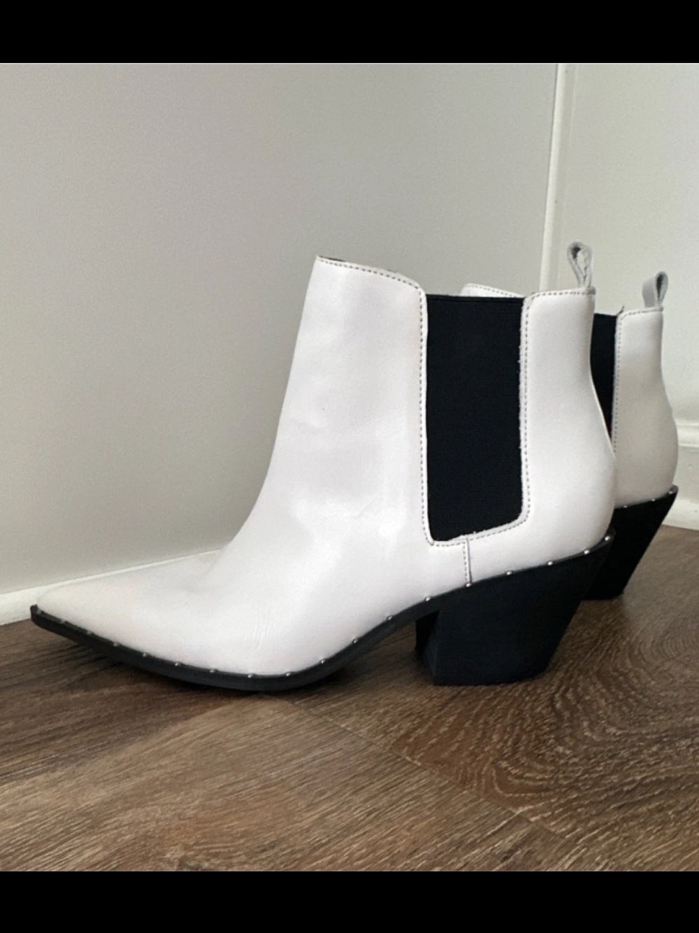 Charles x Charles David “Polar” Studded White Leather Ankle Chelsea Boot Size 7